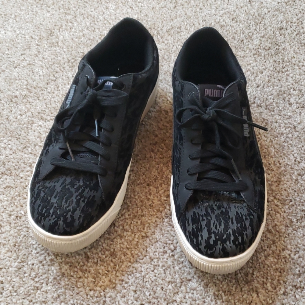 Ladies PUMA Black Velvet Patterned Sneakers